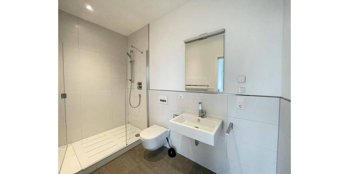 Luxuswohnen!!! Traumhafte XXL-Loftetage mit überdachtem Balkon & schicker Einbauküche in Nürnberg 5 zimmer