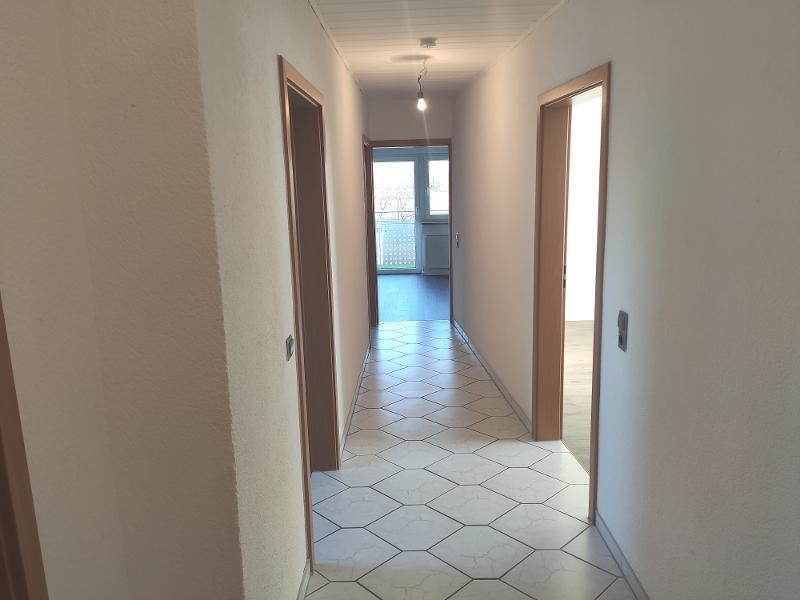 Große Maisonette mit Klimaanlagen (aktuell in 2 Wohnungen unterteilt) mit 2 Balkonen, 2 Einbauküchen und 2 Stellplätzen 5 zimmer