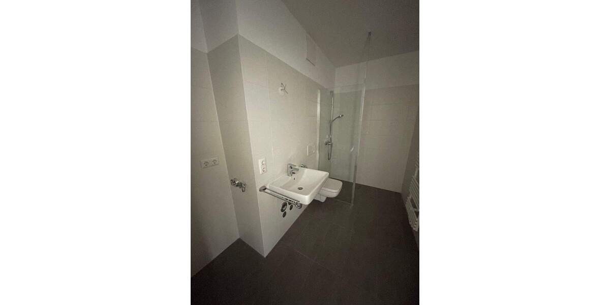 Geräumiges Apartment mit vielen Fenstern und großzügigem Balkon! 1 zimmer