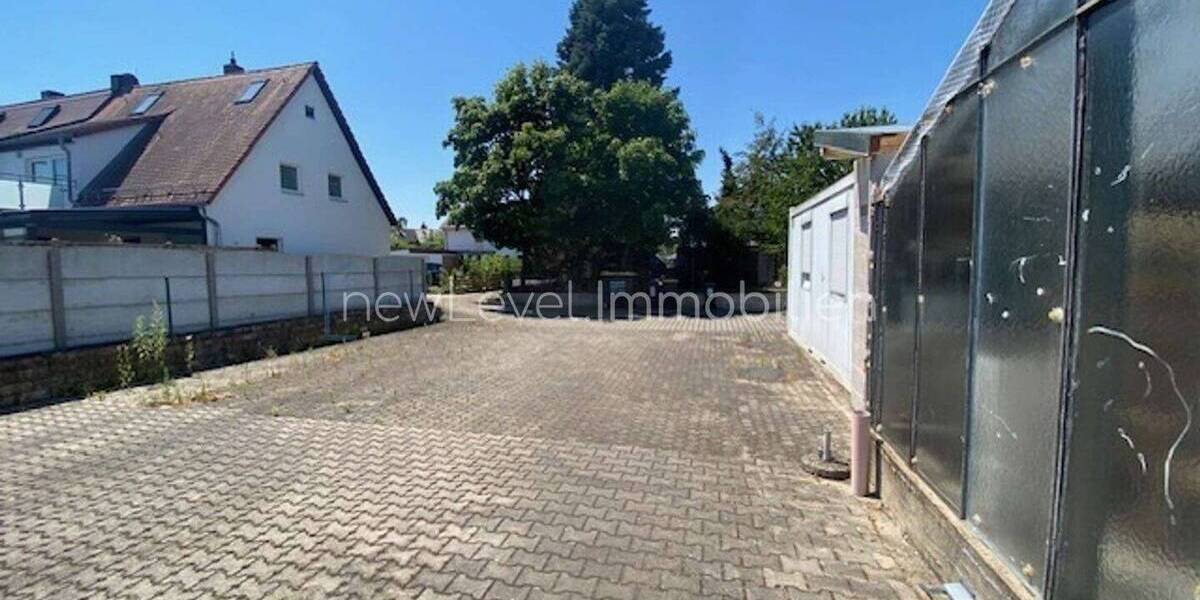 Nbg.-Süd: Grundstück für Wohnbebauung Neubau DHRHMFH. Derzeit noch mit Bestand (GastroHandel). zimmer