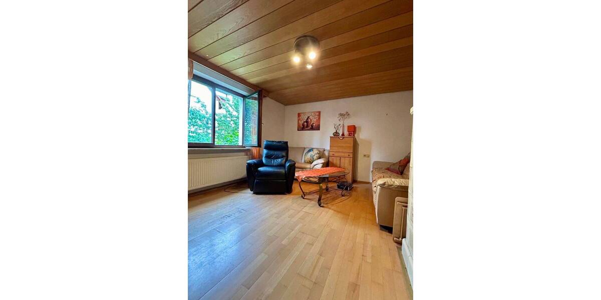 Charmante Doppelhaushälfte im fränkischen Stil mit Garage in ruhiger Wohnlage von Alterlangen (sanierungsbedürftig) 5 zimmer