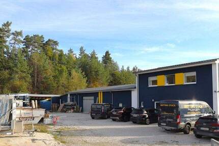 Großzügiges Betriebsanwesen mit Bürogebäude, Lagerhallen und Gewerbegrundstrück zimmer