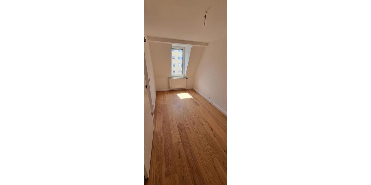 Dachgeschoßwohnung Nürnberg Herrnhütte - 2 Zimmer, 42 m&sup2;, 695&euro; | Angebot:26348404
