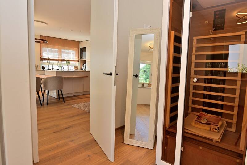 Exklusive GartenWohnung 112 m², lichterfülltes Wohnen mit 3 Zimmer und 2 TG Stellplätzen und vielen Extras, fast wie Erstbezug