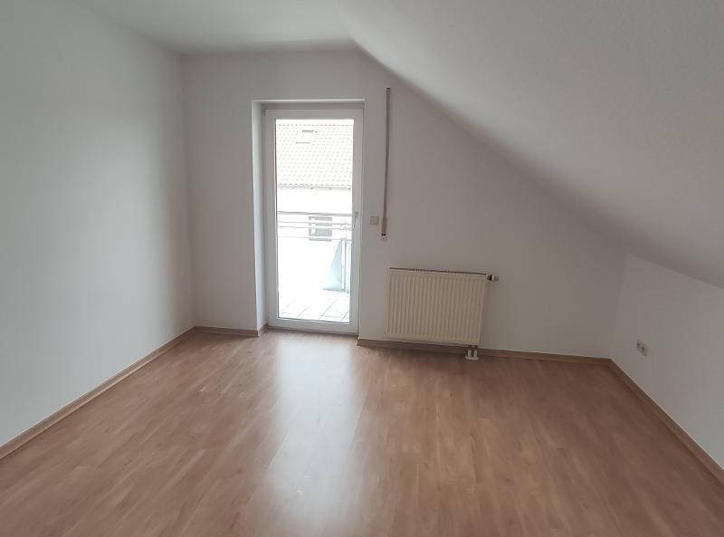 3 Zi. Wohnung (Nr. 6) im DG (2. OG) mit Balkon und Garage 3 zimmer