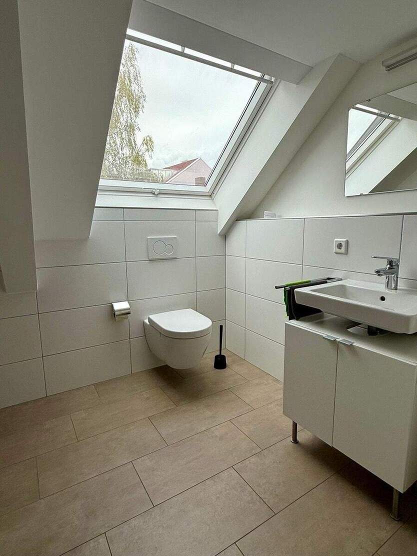 Wunderschöne helle 3 Zi.-Dachgeschoss-Whg. inkl. offener Einbauküche 3 zimmer