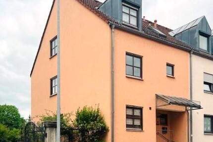 Reserviert: Viel Platz für die Familie und fußläufig zur Innenstadt: Großes REH mit Garten, Carport, Keller in ruhige... 6 zimmer