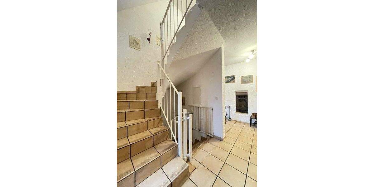 Wie ein Haus am See: Einfamilienhaus (Bj. 1993) mit Traumgarten und Garage in Lauf-Kuhnhof 5 zimmer