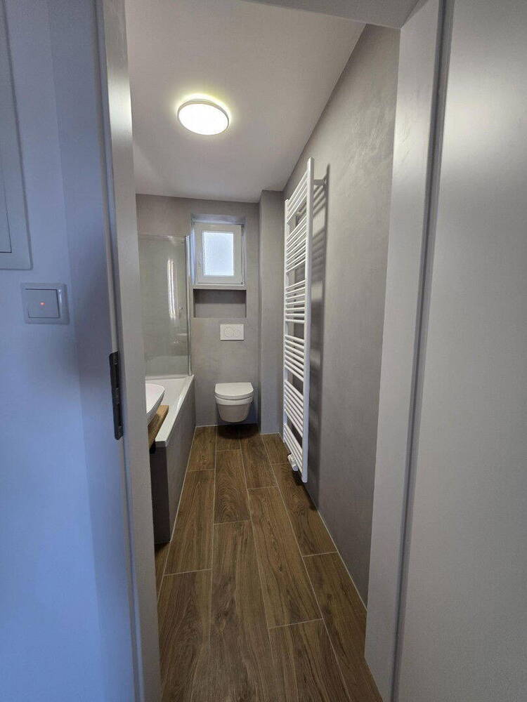 PROVISIONSFREI Attraktive, komplett renovierte 2-Zimmer-Wohnung mit Balkon zentrale Lage in Fürth