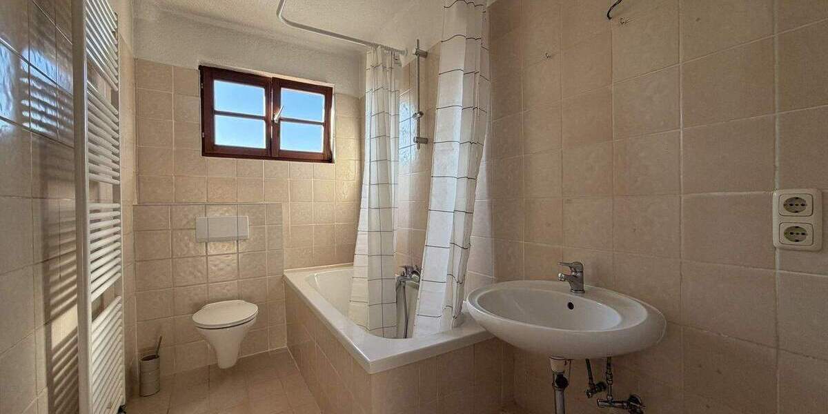 Etagenwohnung Erlangen Innenstadt - 4 Zimmer, 94 m&sup2;, 1.350&euro; | Angebot:25670091