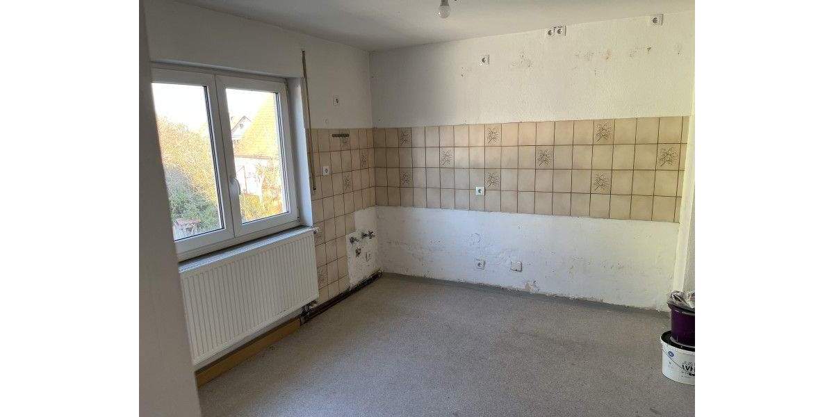 Wohnung 1. OG - Frei - Stellplatz - Dachboden mit Ausbaupotential - Verkauf nur mit EG-Wohnung zimmer