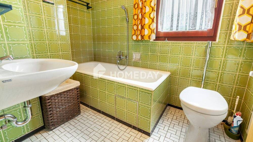 Attraktives Zweifamilienhaus mit 8 Zimmern, EBK und Garage in ruhiger Lage von Nürnberg 8 zimmer