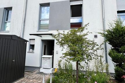 Möbliertes schönes RMH in Baiersdorf für 20 Monate zimmer