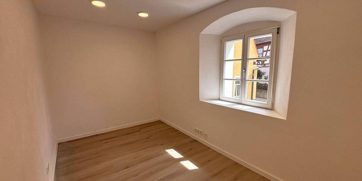 Einfamilienhaus Engelthal - 7 Zimmer, 216 m&sup2;, 1.990&euro; | Angebot:26694551