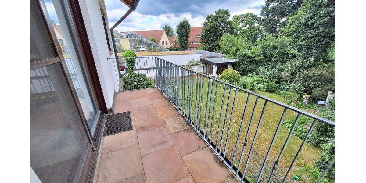 Großzügige Doppelhaushälfte mit großem Garten, 2 Einzelgaragen und Sauna 6 zimmer