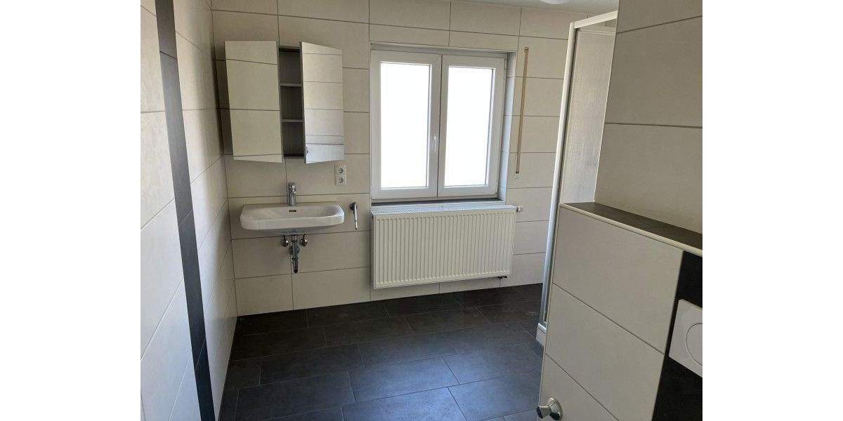 Haus im WEG-Eigentum - 2 Wohnungen - Mit Ausbaupotential - EG vermietet 6 zimmer