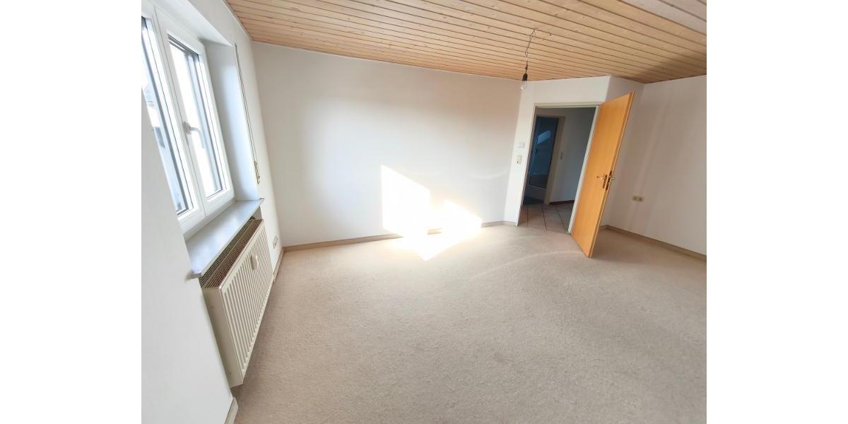 3 Zi. DG Wohnung mit Küche, Gartenmitbenutzung und Stellplatz - Etagenwohnung Weisendorf | Angebot:27651233