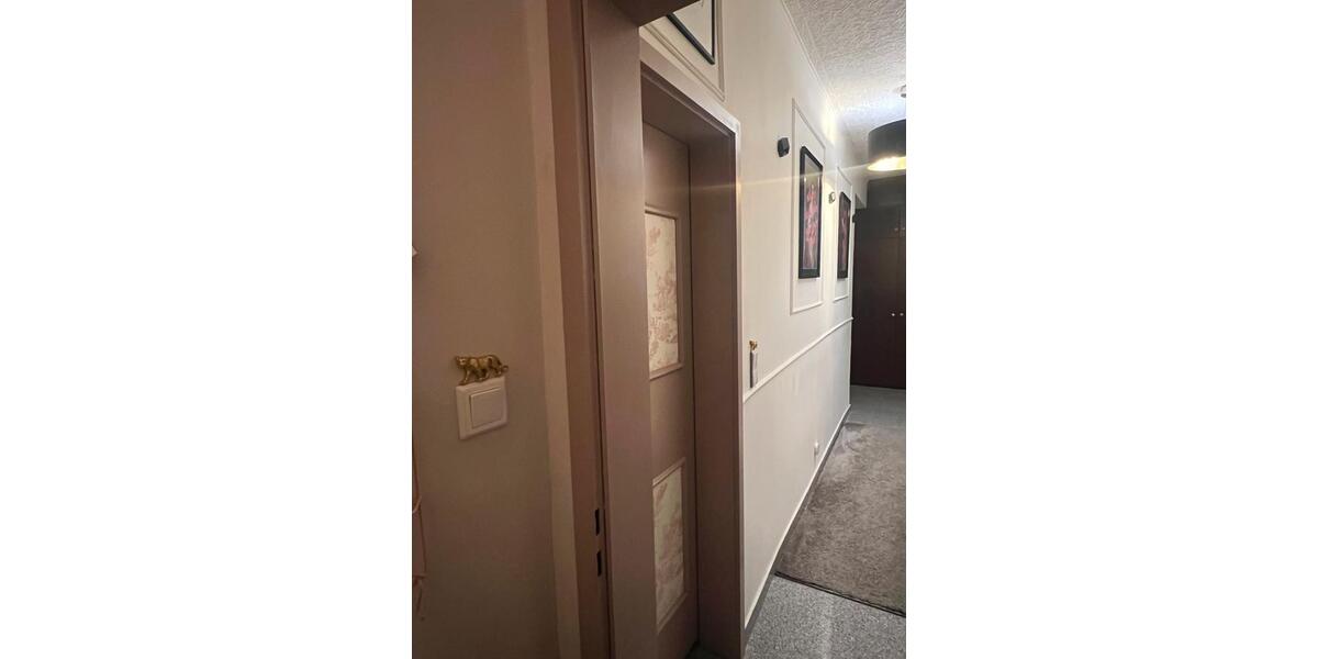 Zweizimmerwohnung früher Dreizimmer -Altbau 2 zimmer