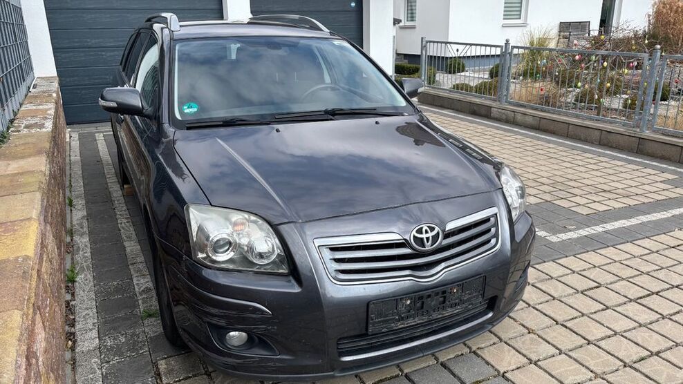 Toyota Avensis 236.700 km 2.550 € Hemhofen 91334