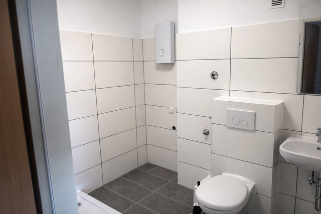 Provisionsfrei & leerstehend: Stilvoll sanierte 1,5-Zimmer-Wohnung mit großer Loggia (Erbbaurecht) 1 zimmer