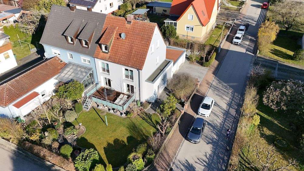 Doppelhaushälfte Neuendettelsau - 5 Zimmer, 173 m&sup2;, 520.000&euro; | Angebot:23969408