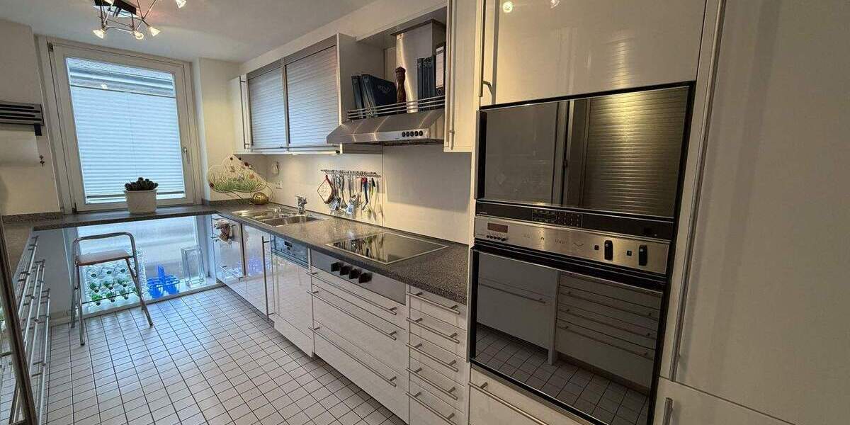 Etagenwohnung Nürnberg Gleißhammer - 4 Zimmer, 208 m&sup2;, 2.200&euro; | Angebot:26502648