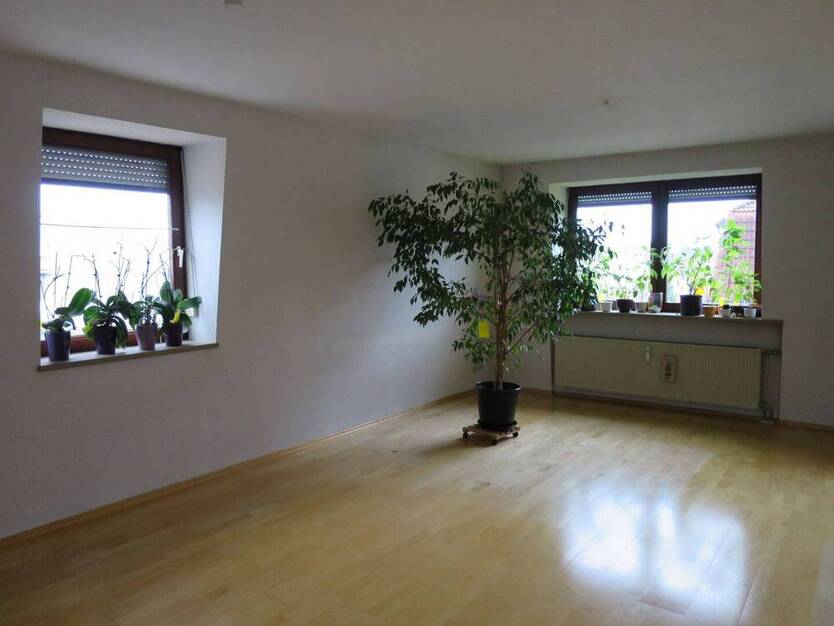 Drei - Zimmer - Wohnung in Neuendettelsau mit Wintergarten
