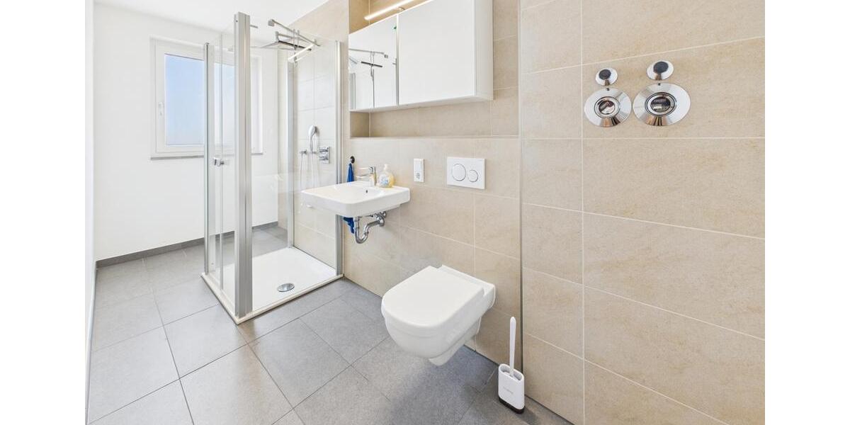 Große komfort Wohnung mit EBK und eigener ca. 25m² großer Dachterrasse 5 zimmer