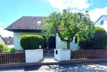 Haus Cadolzburg - 9 Zimmer, 245 m&sup2;, 659.000&euro; | Angebot:25654284