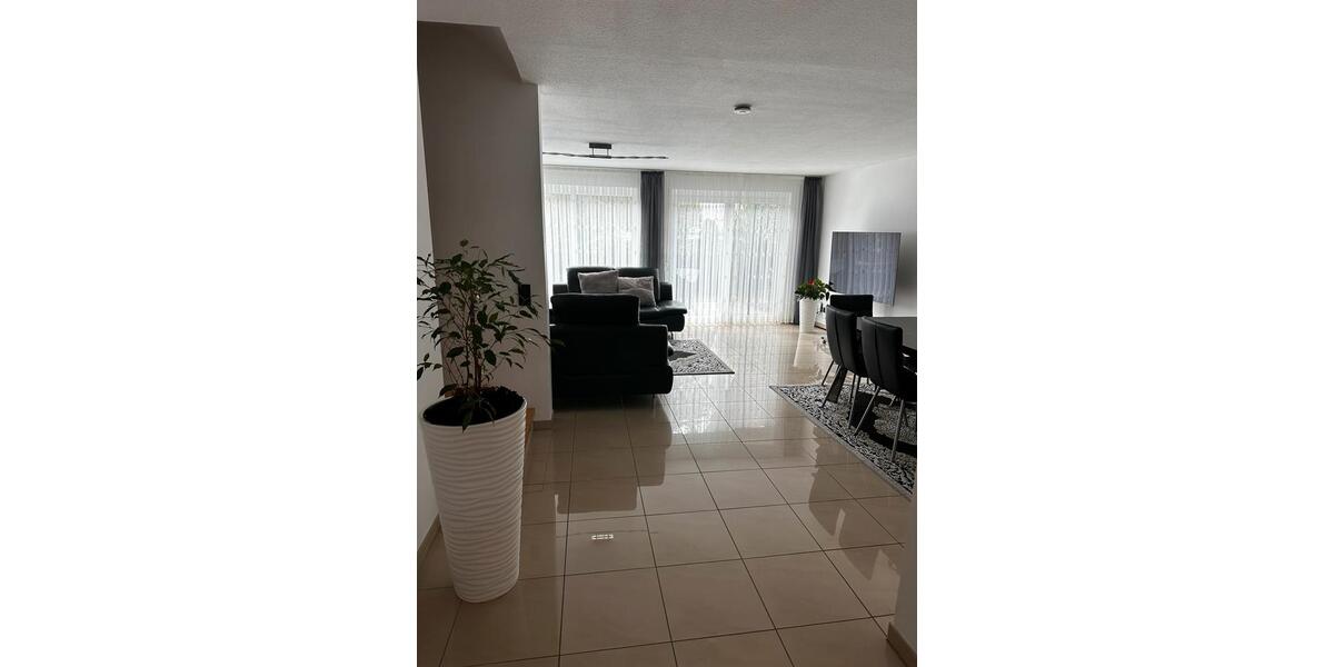 Sehr schöne DHH in Worzeldorf sehr ruhige Lage 5 zimmer