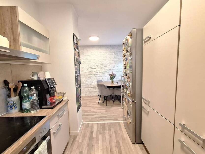 Renovierte 3-Zimmer Wohnung im Hochparterre mit Balkon und Einzelgarage
