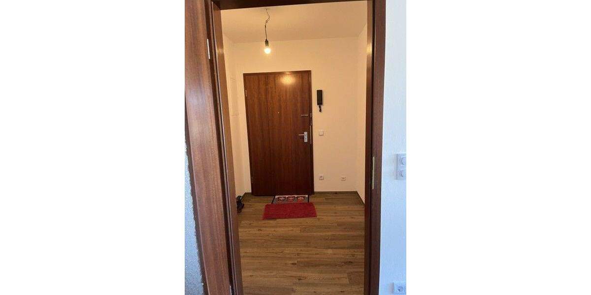 Helle, teilrenovierte 2-Zimmerwohnung - Frisch gestrichen - Neue Böden - TG-Stellplatz - Balkon 2 zimmer