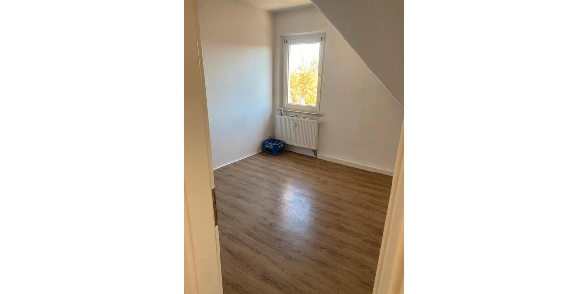 Dachgeschoßwohnung Nürnberg Gleißhammer - 5 Zimmer, 136 m&sup2;, 1.600&euro; | Angebot:27565331