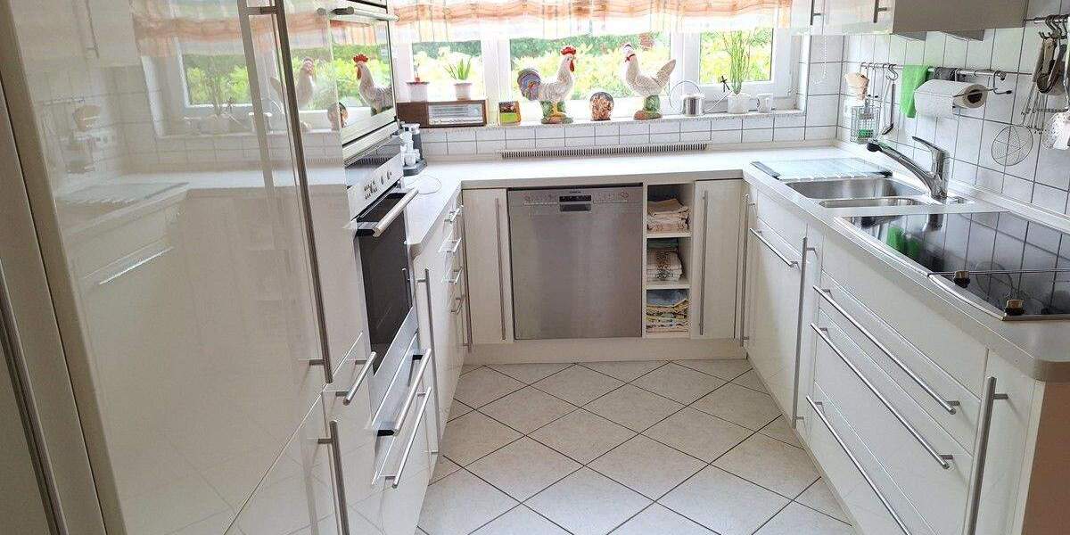 Großzügige Doppelhaushälfte mit großem Garten, 2 Einzelgaragen und Sauna 6 zimmer