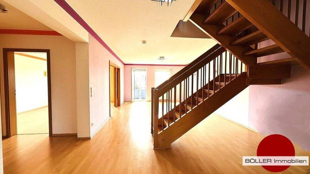 Platz für die ganze Familie! Große, gepflegte 5-6 Zi. Wohnung ganz oben mit Balkon im Nürnberger Westen!