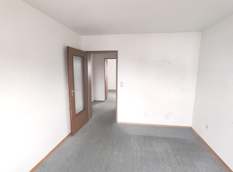 4 Zi. OG Wohnung mit Balkon, Gartenanteil und Garage