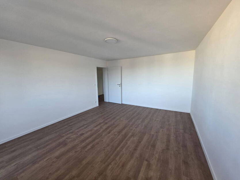 PROVISIONSFREI Attraktive, komplett renovierte 2-Zimmer-Wohnung mit Balkon zentrale Lage in Fürth