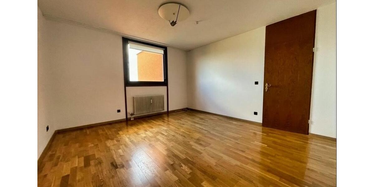 Dachgeschoßwohnung Nürnberg Gaismannshof - 4.5 Zimmer, 127 m&sup2;, 1.650&euro; | Angebot:25143413