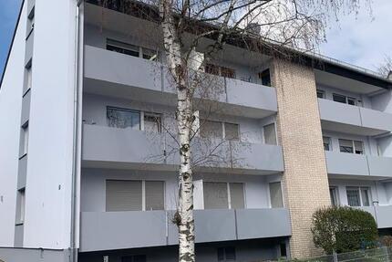 Frisch renovierte Dachgeschosswohnung inkl. Einbauküche zimmer