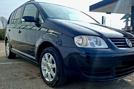 VW Touran 270.000 km 2.400 &euro; Nürnberg 90489