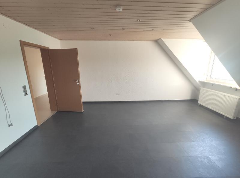 Große Maisonette mit Klimaanlagen (aktuell in 2 Wohnungen unterteilt) mit 2 Balkonen, 2 Einbauküchen und 2 Stellplätzen 5 zimmer