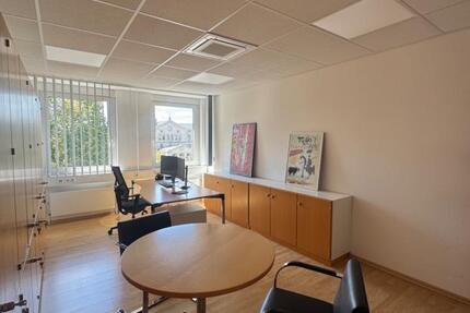 Moderne Büroräume mit 5 TG-Stellplätze in Fürth zu vermieten zimmer