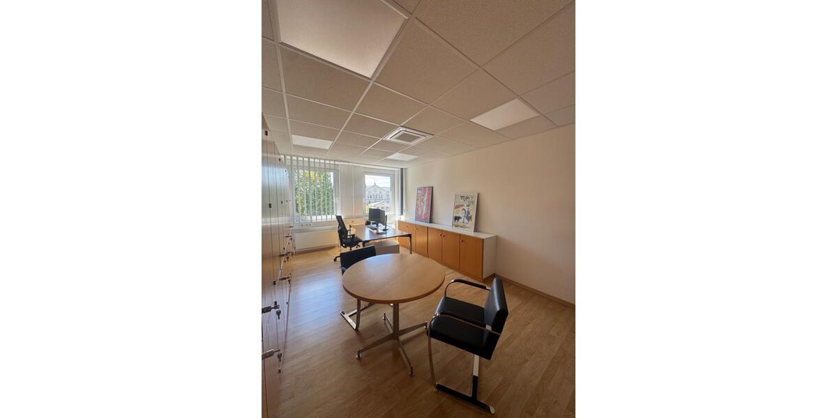 Moderne Büroräume mit 5 TG-Stellplätze in Fürth zu vermieten zimmer