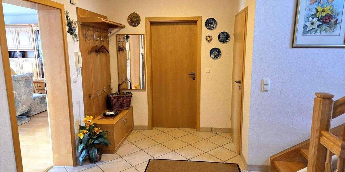 Einfamilienhaus Roßtal - 6 Zimmer, 162 m&sup2;, 849.000&euro; | Angebot:25711087