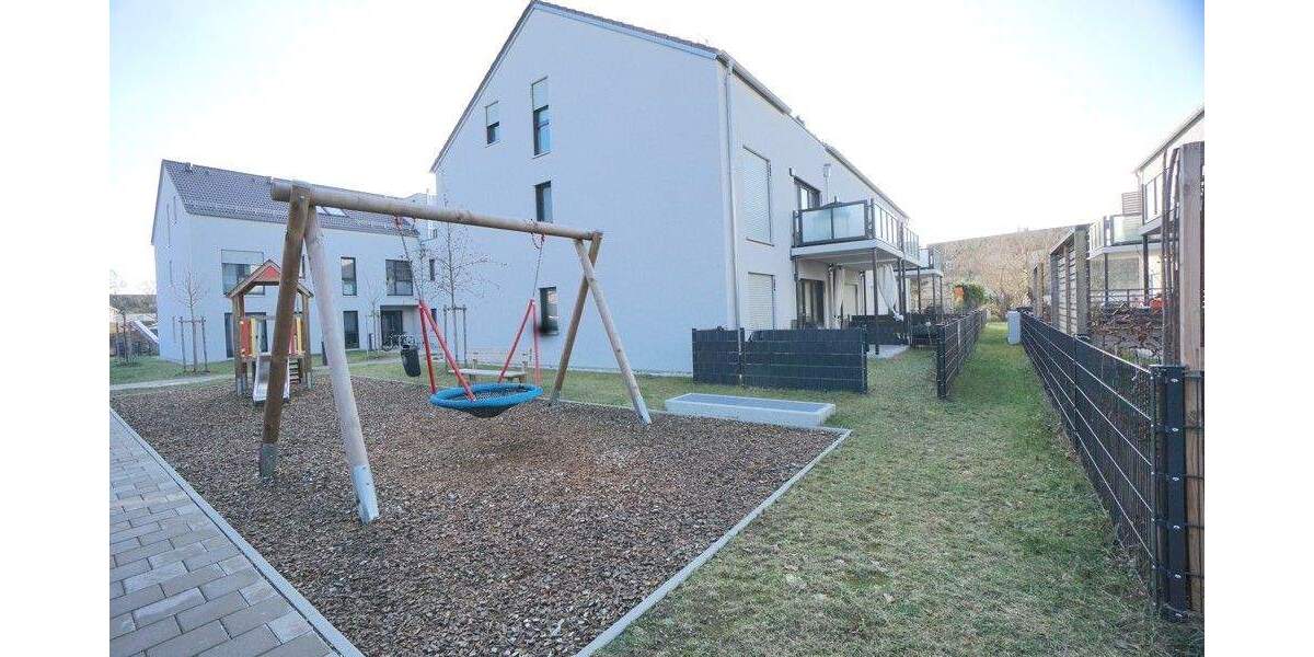 Herrliche 3-Zi.-DG-Wohnung | Aufzug | EBK | Tageslichtbad m. Dusche + Wanne | AR | 3 zimmer