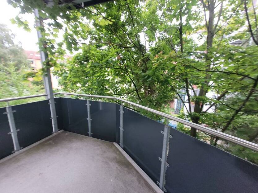 * Lichtdurchflutete 2-Zi-Whg. mit EINBAUKÜCHE und BALKON im beliebten NIBELUNGENVIERTEL *