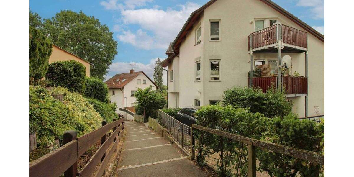 Viel Raum für Ideen - 2,5-Zimmer-Wohnung mit separater 2-Zimmer-Einliegerwohnung in Fürth-Vach 4 zimmer