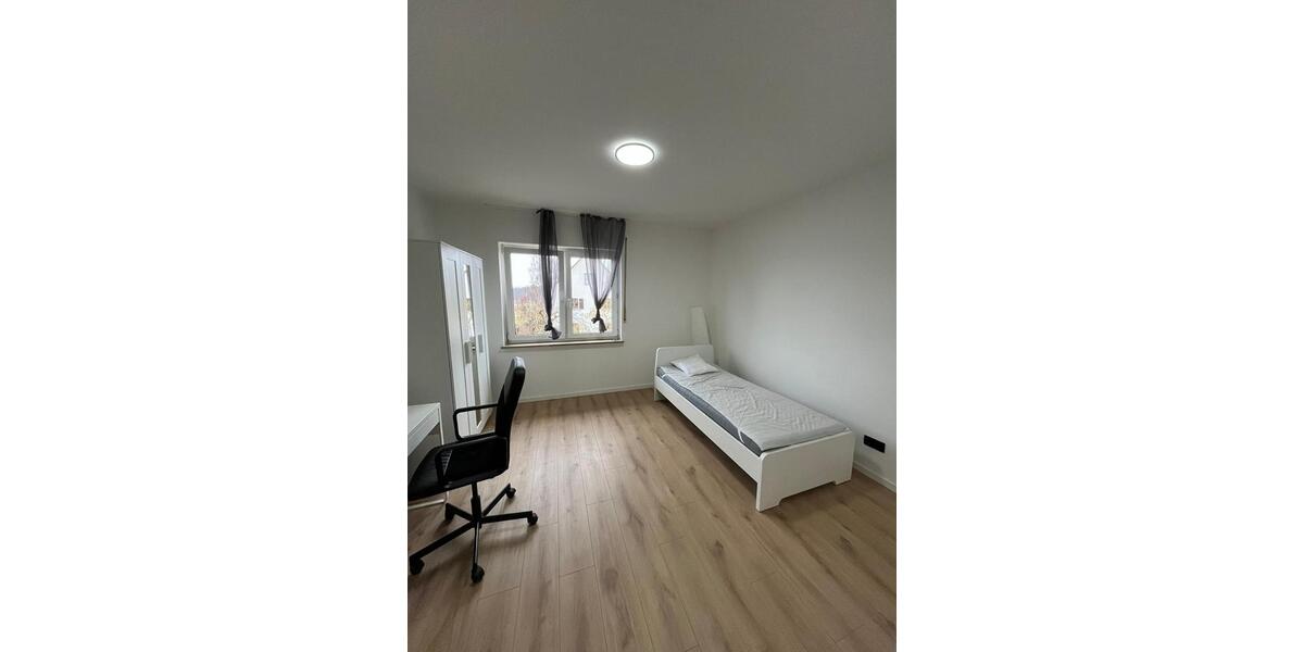 Dachgeschoßwohnung Buckenhof - 4 Zimmer, 15 m&sup2;, 390&euro; | Angebot:25614565