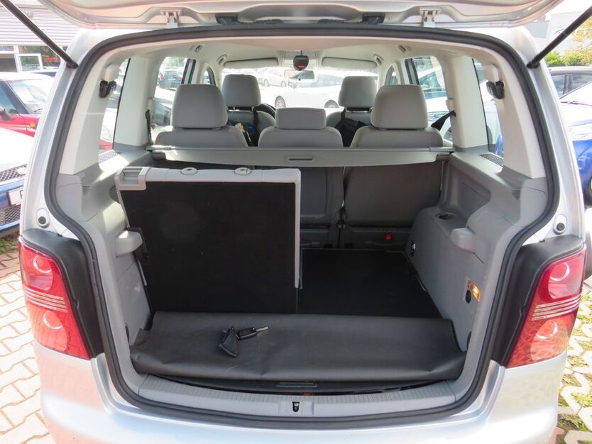 VW Touran 142.811 km 7.888 € Nürnberg 90431