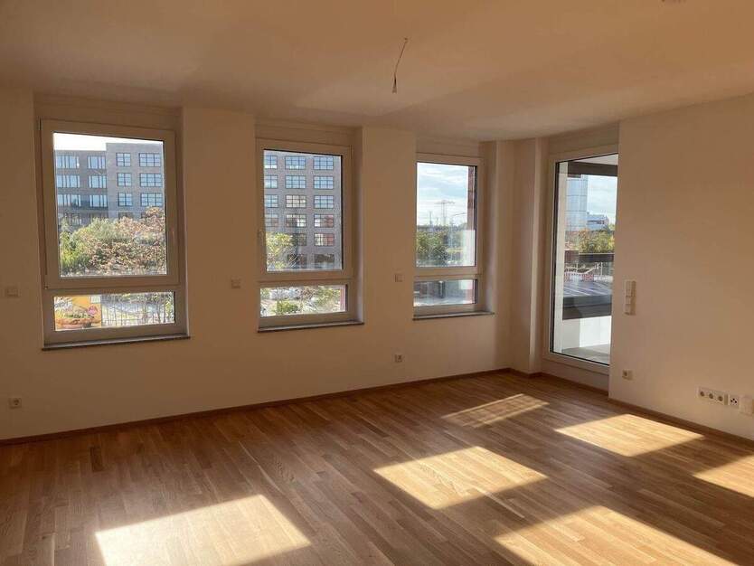 2-Zimmer-Wohnung mit EBK und Loggia in zentraler Lage! 2 zimmer